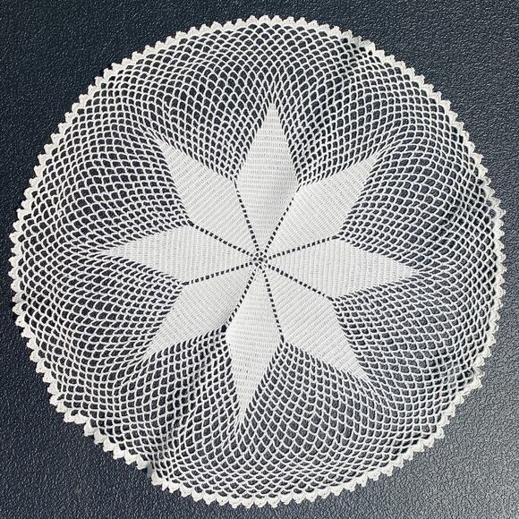 Vintage Large 14" Round Star Handmade Ivory Crochet Lace Doily Table Centerpiece - Picture 1 of 6